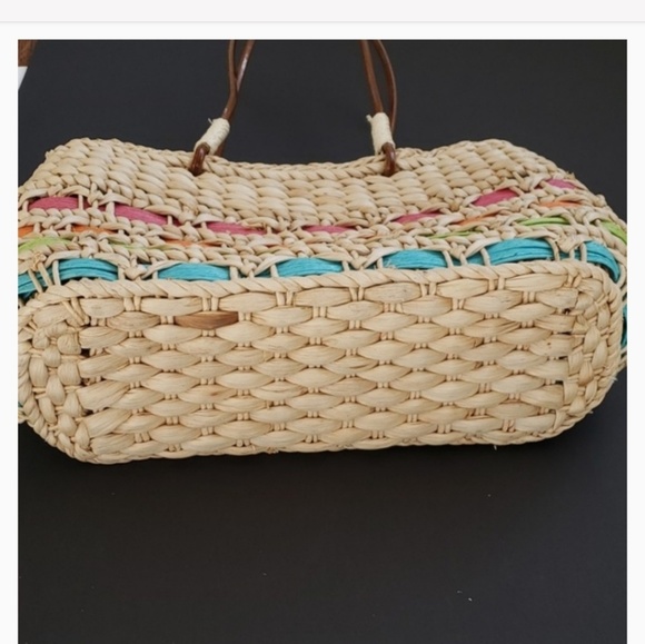 STRAW Shoulder Bag w/Yellow Hawaiin Print Inside - Picture 6 of 7